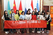 中国的年轻网友参观上海合作组织秘书处 中国的年轻网友参观上海合作组织秘书处