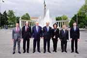 上合组织代表团向维也纳红军英雄纪念碑献花 上合组织代表团向维也纳红军英雄纪念碑献花