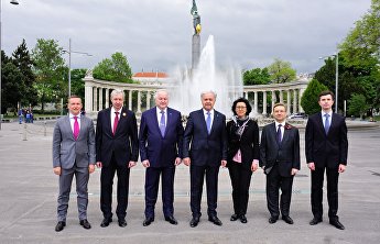 上合组织代表团向维也纳红军英雄纪念碑献花 上合组织代表团向维也纳红军英雄纪念碑献花