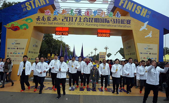 “更亲,更近,更和谐”,上合昆明国际马拉松赛聚集来自27个国家1万5千多名跑者 “更亲,更近,更和谐”,上合昆明国际马拉松赛聚集来自27个国家1万5千多名跑者