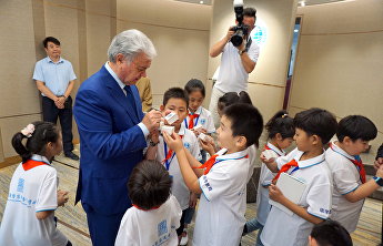 青岛市优秀小学生代表参观上合组织秘书处 青岛市优秀小学生代表参观上合组织秘书处