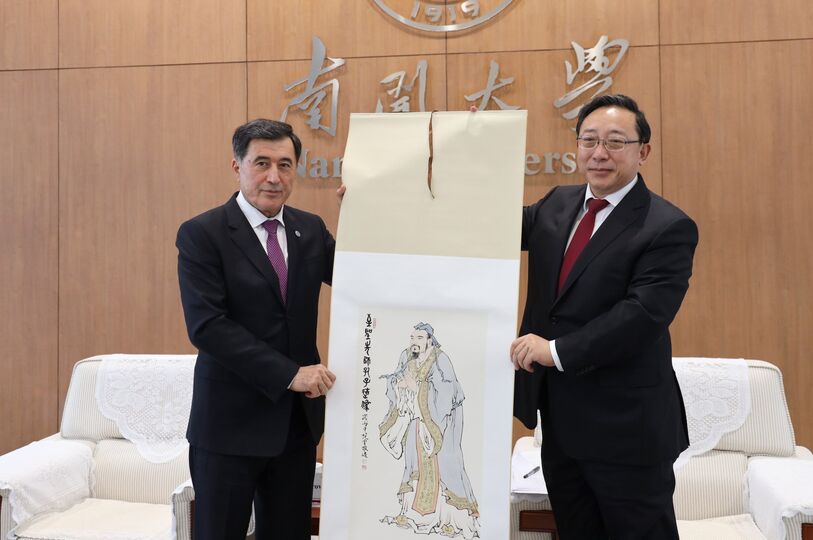 Генеральный секретарь ШОС провел встречу с Президентом Нанькайского университета