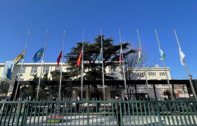 Приспущены флаги государств-членов у здания Секретариата ШОС