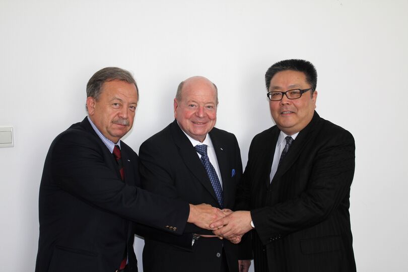 Генеральный секретарь ШОС встретился с делегацией Международного союза автомобильного транспорта