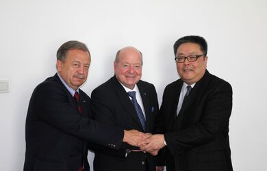 Генеральный секретарь ШОС встретился с делегацией Международного союза автомобильного транспорта