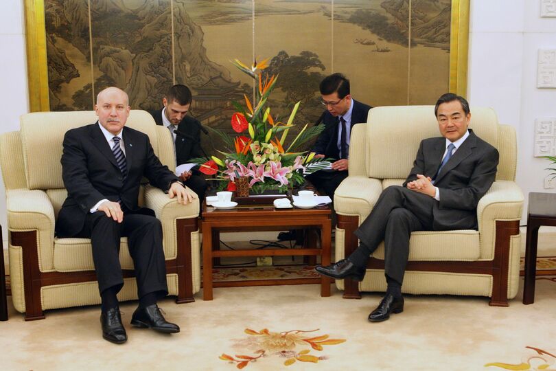 Встреча Генерального секретаря ШОС Д.Мезенцева с Министра иностранных дел КНР Ван И