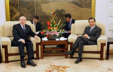 Встреча Генерального секретаря ШОС Д.Мезенцева с Министра иностранных дел КНР Ван И