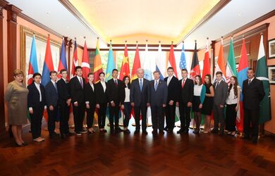 Дети играют в ШОС