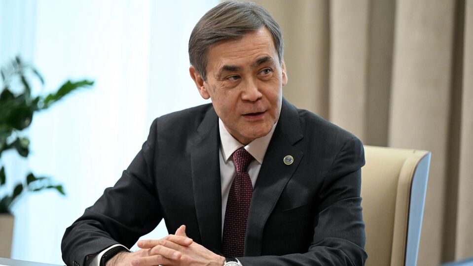 上海合作组织秘书长叶尔梅克巴耶夫会见吉尔吉斯共和国总统扎帕罗夫