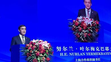上海合作组织秘书长叶尔梅克巴耶夫出席新疆维吾尔自治区领导集体会见外国驻华使团代表活动