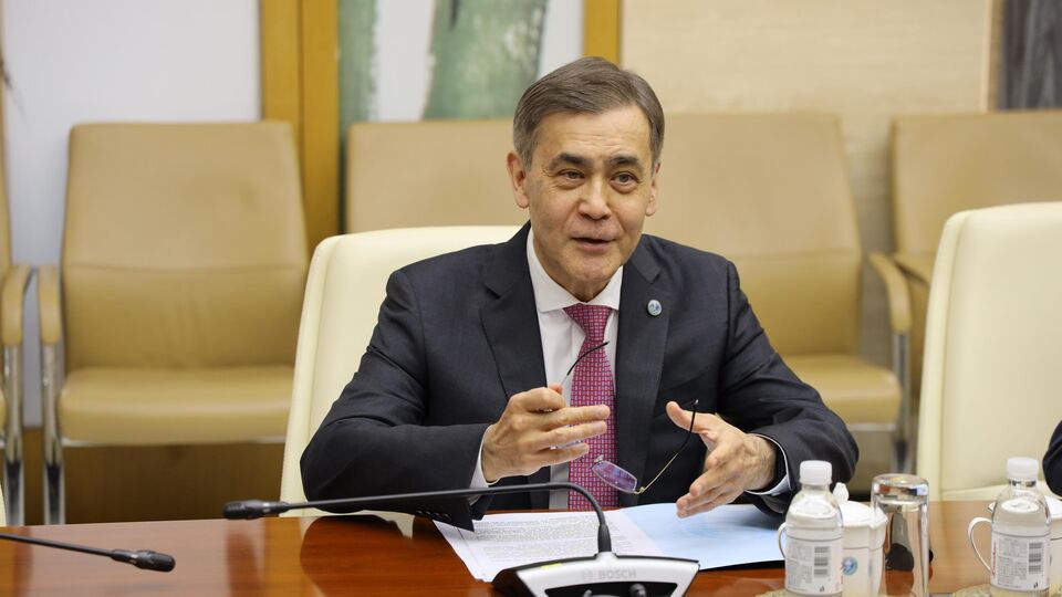 上海合作组织秘书长叶尔梅克巴耶夫会见尼扎米·甘贾维国际中心负责人