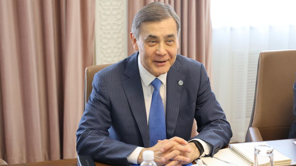 上海合作组织秘书长叶尔梅克巴耶夫会见上海政法学院副院长