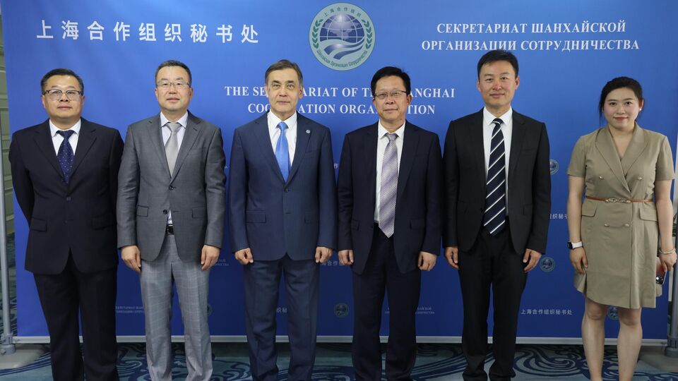 上海合作组织秘书长叶尔梅克巴耶夫会见上海政法学院副院长