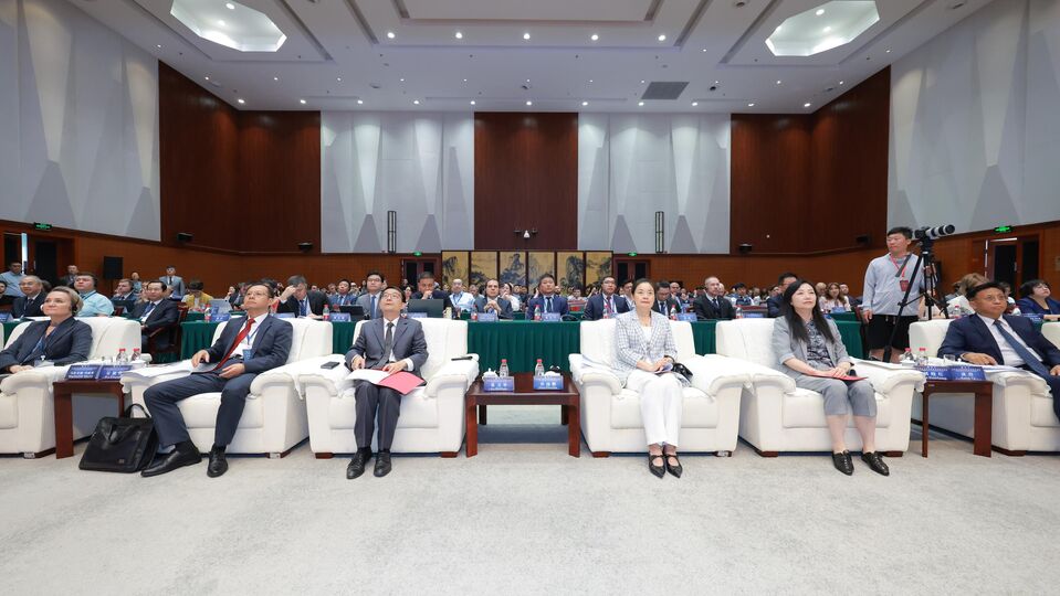上海合作组织副秘书长出席上合组织经贸法律服务论坛