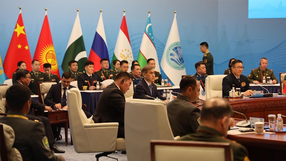 上海合作组织成员国国防部长会议在青岛举行