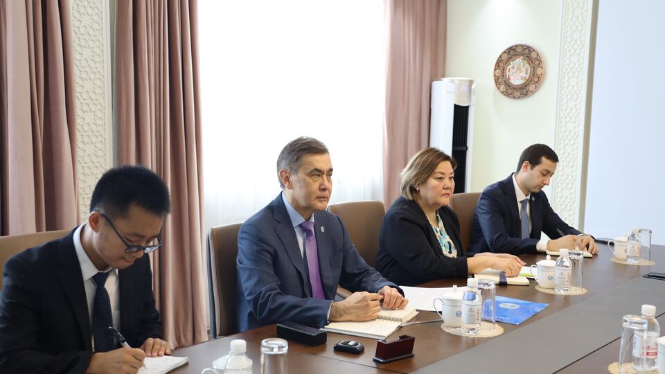 上海合作组织秘书长叶尔梅克巴耶夫会见中国商务部代表团