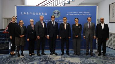 上海合作组织秘书长叶尔梅克巴耶夫会见芬兰外交部国务秘书萨洛瓦拉