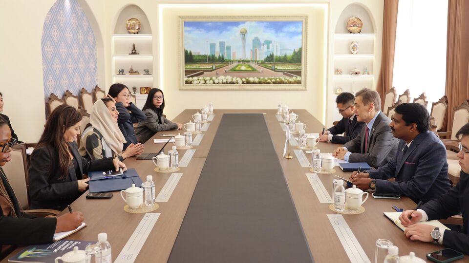 上海合作组织秘书长叶尔梅克巴耶夫会见数字合作组织秘书长叶海亚