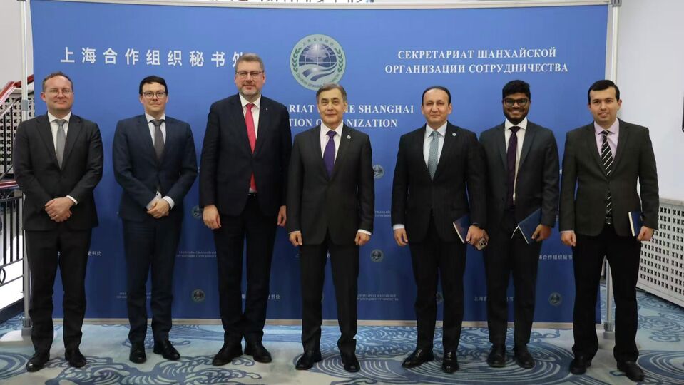上海合作组织秘书长叶尔梅克巴耶夫会见欧盟特别代表