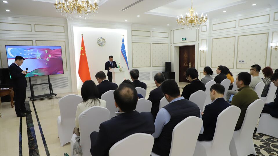 上海合作组织副秘书长出席乌兹别克斯坦驻华使馆圆桌会