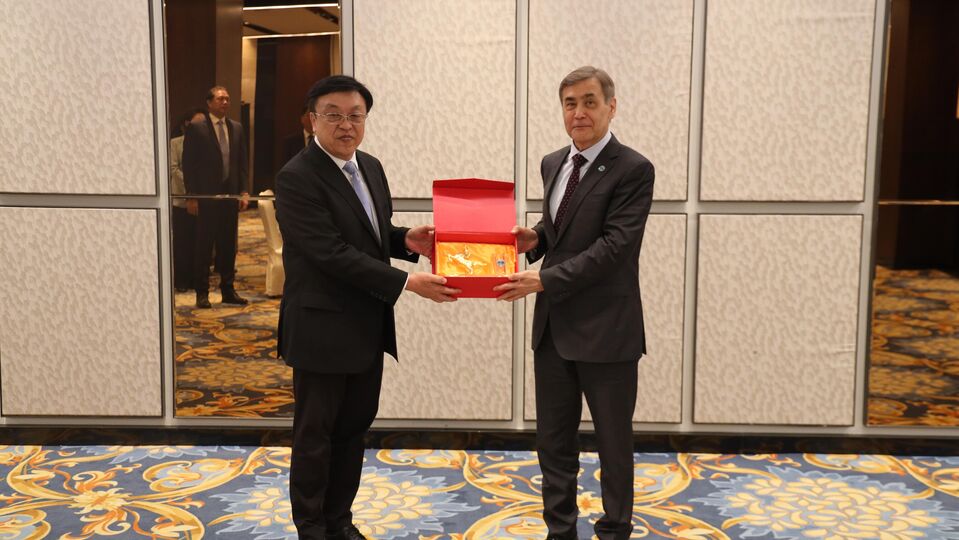 上海合作组织秘书长会见海南省委书记冯飞