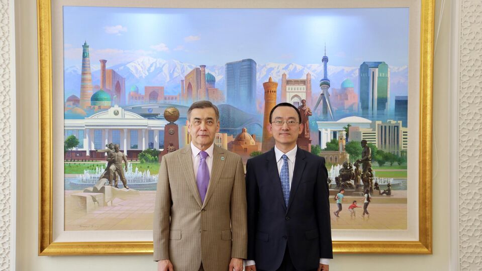 上合组织秘书长会见中国-上合组织国家人工智能应用合作中心主任