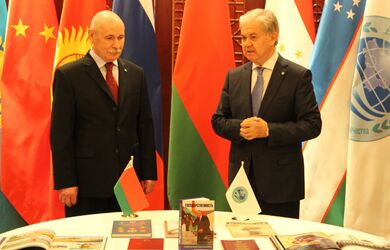 Библиотека ШОС пополнилась книгами Республики Беларусь