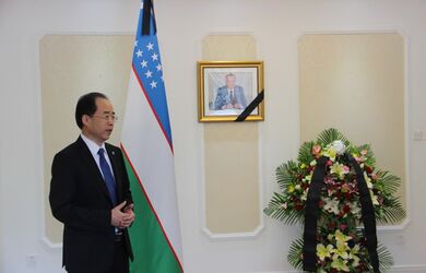 Коллектив Секретариата ШОС почтил память Ислама Каримова минутой молчания