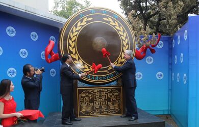 В Штаб-квартире ШОС установлена скульптурная композиция "Шанхайский дух"