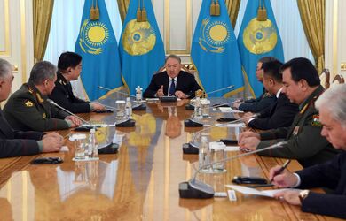 Президент Казахстана принял руководителей делегаций Совещания министров обороны государств-членов ШОС (фото из сайта Президента Республики Казахстан)