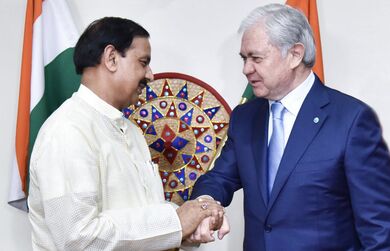 Генеральный секретарь ШОС Р.Алимов встретился с Министром культуры Республики Индия доктором Махешом Шармой