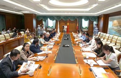 上合组织大使俱乐部学习中国治沙经验 Клуб послов ШОС изучил опыт Китая в борьбе с опустыниванием