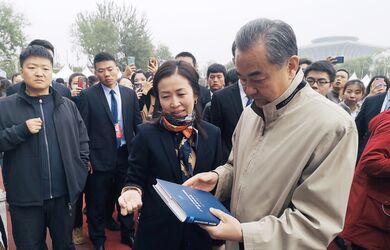上合组织秘书处参与北京国际义卖活动 Ежегодная международная благотворительная ярмарка под названием «Любовь не знает границ»