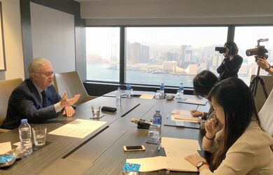 阿利莫夫称:“上合组织发展议题丰富且具有积极意义,旨在开展建设性国际合作”。上合组织秘书长接受香港媒体采访 Встреча с представителями местных СМИ