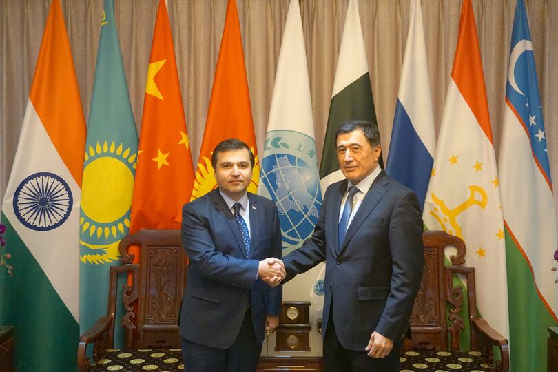 Генеральный секретарь ШОС Владимир Норов встретился с Послом Республики Таджикистана в КНР Парвизом Давлатзода