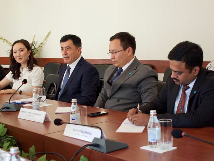 Генеральный секретарь ШОС встретился с профессорско-преподавательским составом Международного университета Астана